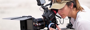 وافقت Netflix على استخدام Panasonic Lumix S1H ككاميرا لإنتاجها