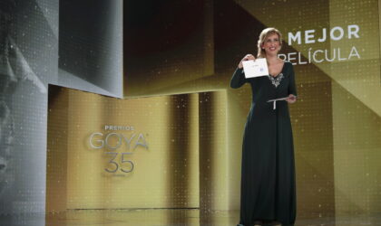La enfermera Ana María Ruiz anuncia el Goya a Mejor Película (Foto: Miguel Córdoba/Academia de Cine)