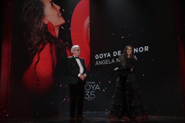 Jaime Chávarri entrega el Goya de Honor 2021 a Ángela Molina (Foto: Miguel Córdoba/Academia de Cine)