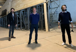 Sin Límites. De izq. a der.: Álvaro Morte, Miguel Menéndez y Rodrigo Santoro