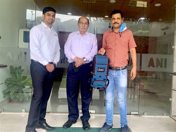 De izda. a dcha.: Chirag Barwa, Pre-Sales Engineer APAC, LiveU; Surinder Kapoor, Director – News, ANI; and Azaz Khan, Technical Engineer, ANI.