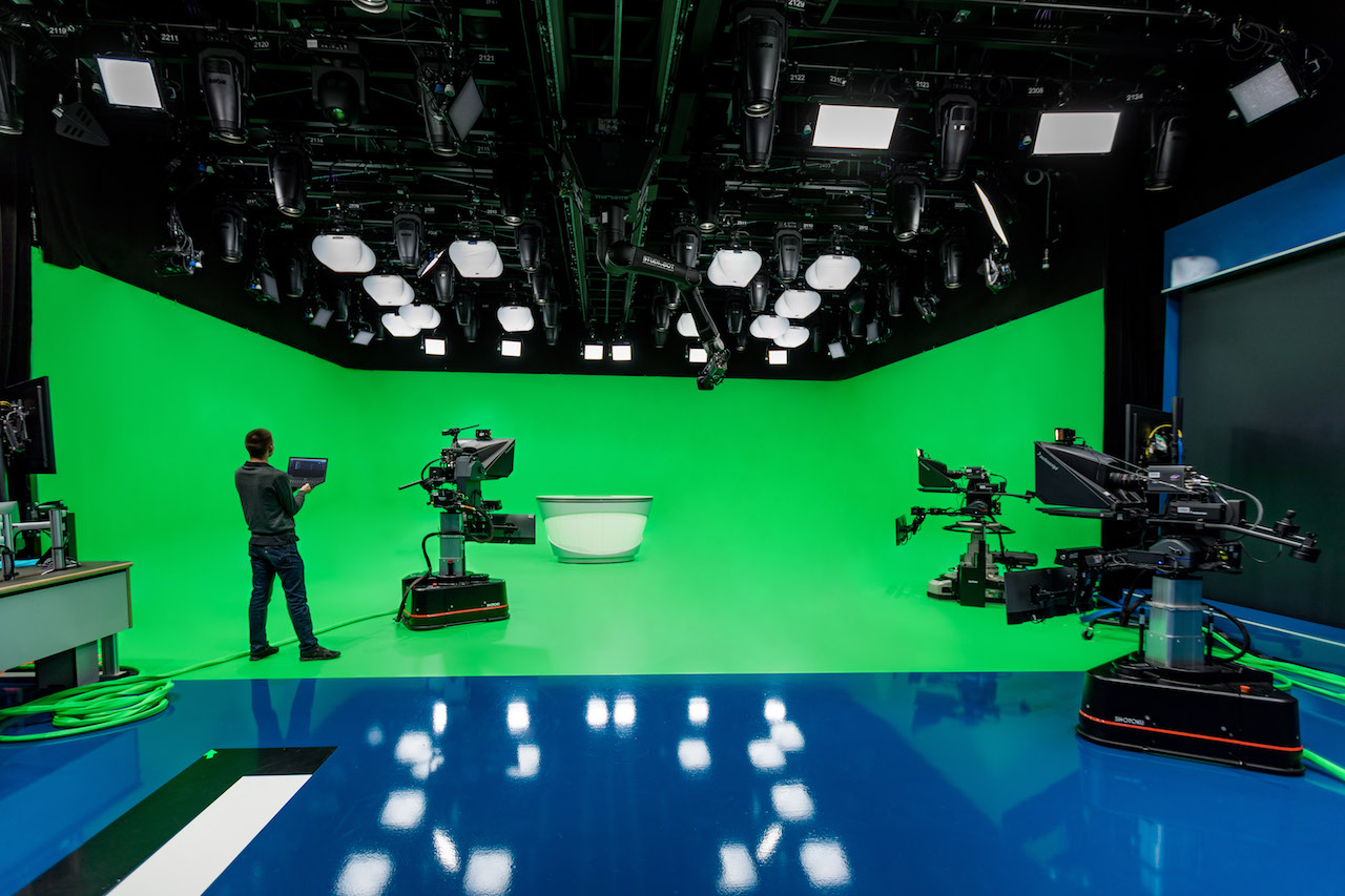 Tv studio sales lighting equipment