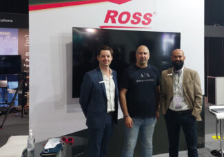 Ross Video - Media Mania - - Hyperconverged - Cabsat - Media Mania CEO Roland Daou (C) con Ross Regional Sales Director Benoit Rousseil (I) y Regional Sales Manager Deeps Sandhar (D)
