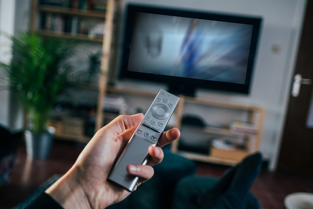 El 2020 entre pantallas: sube el consumo de TV y de internet