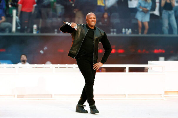 Actuación de Dr. Dre durante el descanso de la Super Bowl LVI (Foto: Ronald Martinez/Getty Images)