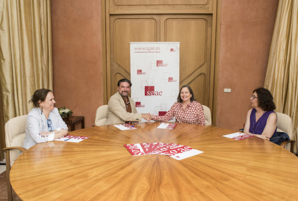 De izquierda a derecha: Elizabeth López, directora de la División Audiovisual de SGAE; Antonio Onetti, presidente de SGAE; Cristina Andreu, presidenta de CIMA; y Silvia Pérez de Pablos, directora institucional de Audiovisual de la Fundación SGAE. 