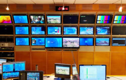 CMM AEQ Kroma Monitores sala de control