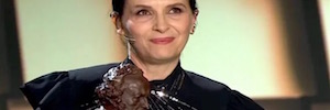 Juliette Binoche recibe de manos de Isabel Coixet el Goya de Honor Internacional