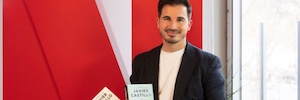 Javier Castillo verlängert mit Netflix und unterzeichnet die Adaption von zwei Romanen