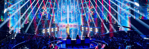 Robe ilumina el escenario de la fase final de American Idol 2023