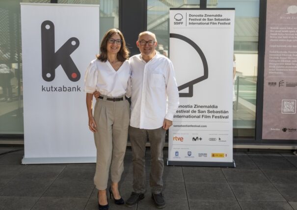 El director del Festival de San Sebastián, José Luis Rebordinos, y la directora de la Red Gipuzkoa de Kutxabank, Marta Madinabeitia.