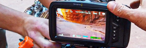Un dúo de youtubers ruedan el largometraje ochentero ‘Alien Country’ con la Pocket Cinema Camera 6K