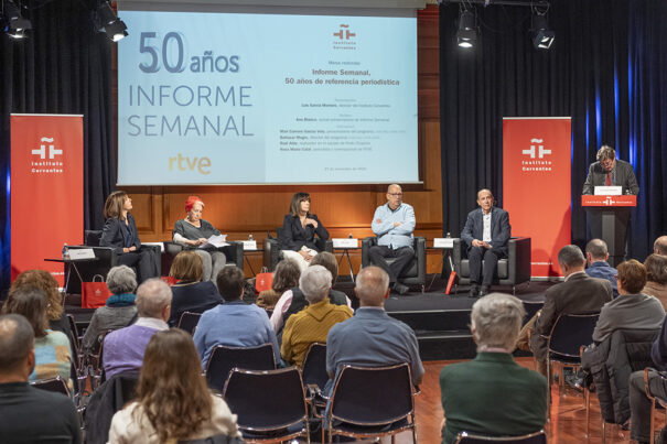 RTVE - Informe Semanal - Caja de las Letras - Instituto Cervantes - Objetos - Debate