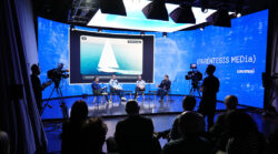 Lavinia - Middle Parenthesis - IA - Plató