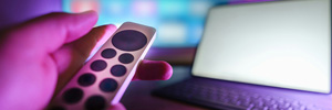 La televisión híbrida continúa reemplazando el consumo de televisión tradicional en España