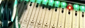 Bay-FM actualiza su estudio principal con la consola Forum IP Split de AEQ