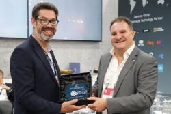 Pebble premia la fidelidad del integrador español Datos Media