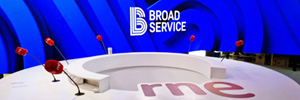 RTVE renouvelle les études 101 et 102 de la Radio House avec des écrans tranchants / NEC composés d'un large service