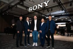 Tefik Odza, director de cuentas clave sénior DACH, Sony Europa; Fabien Pisano, director de ventas de Sony Professional Europa; David Knapp, director general de AV-Professional; Yasuharu Nomura, director de tecnología y servicios VP, Sony; y Junya Moshizuki, director de desarrollo empresarial de tecnología VP, Sony.