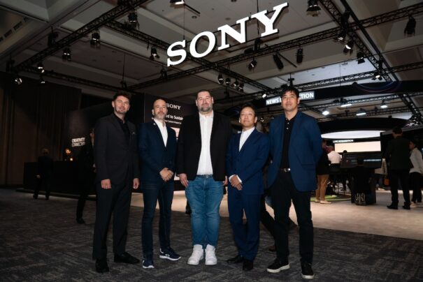 Tefik Odza, director de cuentas clave sénior DACH, Sony Europa; Fabien Pisano, director de ventas de Sony Professional Europa; David Knapp, director general de AV-Professional; Yasuharu Nomura, director de tecnología y servicios VP, Sony; y Junya Moshizuki, director de desarrollo empresarial de tecnología VP, Sony.
