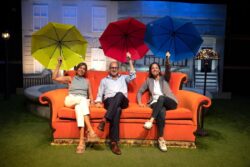 Beatriz Maesso (Vicepresidenta de Relaciones Institucionales de la Academia de Televisión), Ángel Yllera (GVP of TV Licensing, Affiliate Sales and Digital Distribution de Warner Bros. Discovery para el sur de Europa) y María Casado (Presidenta de la Academia de Televisión). Foto: Juan Gómez/AcademiaTV