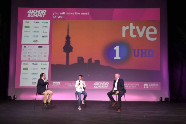 De izquierda a derecha, Javier Sánchez, Director de Área de Política Audiovisual y Servicio Público de RTVE; Adriana Vázquez, Directora de Producción y Medios de RTVE; y Jesús García, Director Área Técnica de TVE.