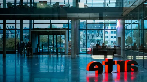 艺术电视 - (照片:米歇尔·尼古拉斯)