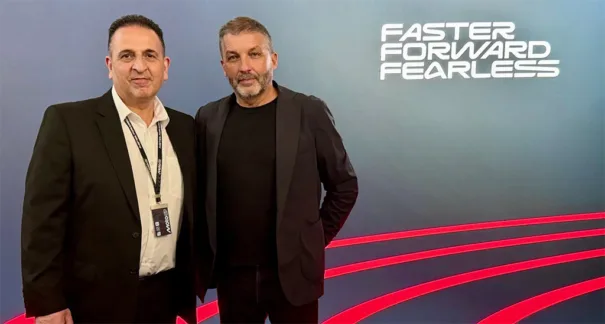 Dorna Sports - Vislink - MotoGP - Raj Kotecha (izq.) y Sergi Sendra (der.)