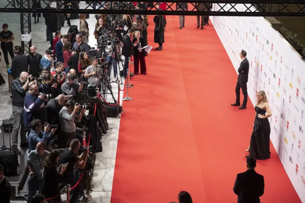 SEGO Creative - EGEDA SEGO - Alfombra roja