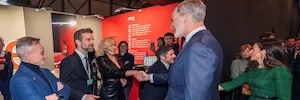 Los Reyes visitan el stand de RTVE en ARCO, dedicado a los 70 años de TVE