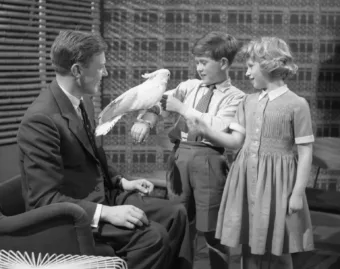 David Attenborough junto al Príncipe Carlos y la Princesa Ana en Lime Grove Studios en Londres (Foto: BBC)