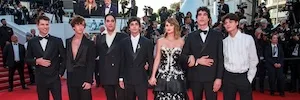 Javier Calvo y Javier Ambrossi hacen historia en Cannes con el premio a Mejor Dirección por ‘La bola negra’