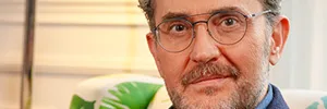 Onza adaptará ‘Mamá está dormida’, la última novela de Máximo Huerta