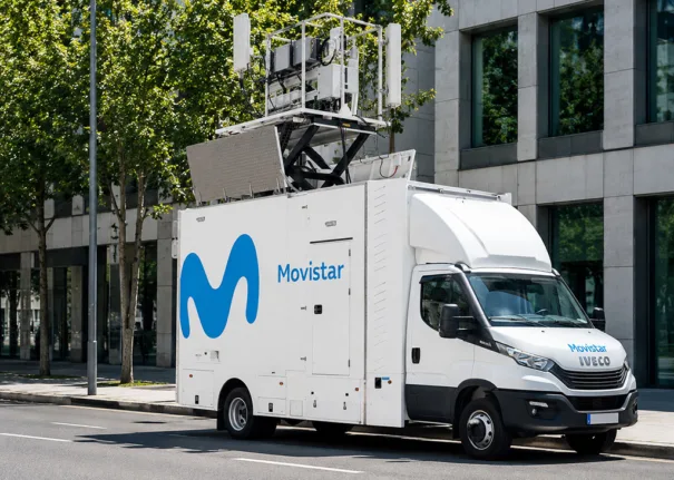 Telefónica - Movistar - Vehículo refuerzo - Visita Papa Leon XIV Madrid Barcelona Canarias