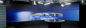 INFiLED combina paneles curvos y planos en el nuevo estudio de Kanal 75 INFiLED combina paneles curvos y planos en el nuevo estudio de Kanal 75